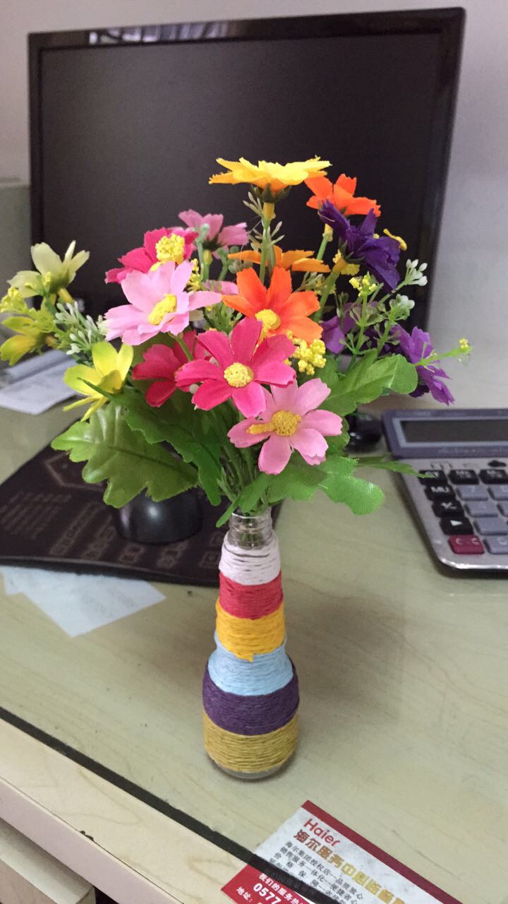 作者留言 : 环保又美丽的花瓶